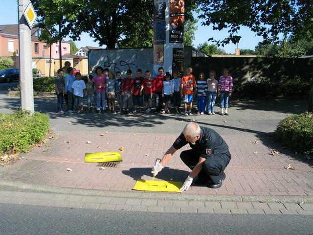Beim Sprayen und Schulwegtraining