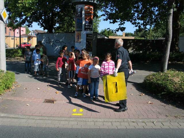 Beim Sprayen und Schulwegtraining