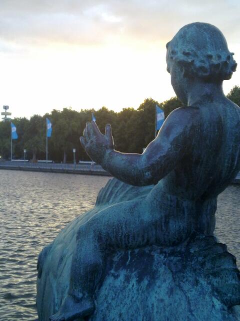 Eine Statue am Maschsee.