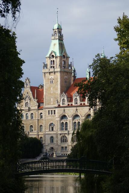 Das Rathaus steht da auch rum