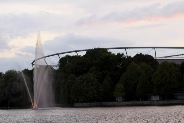 Fontäne wässert das Stadion