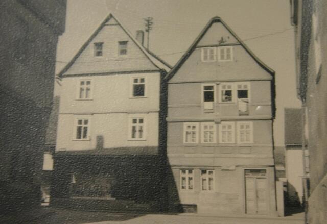 Geschäftshaus Ritter (links) - rechts ist das 1957 abgerissene Nachbarhaus zu sehen