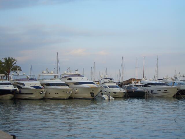 Yachetn dicht an dich...so weit das Auge reicht...unglaublich was hier an Geld rumschwimmt
