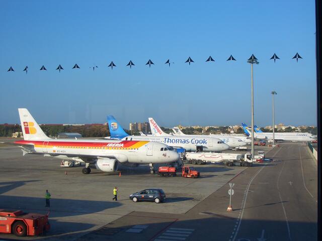 Am Flughafen... Ausblick aus der Wartehalle