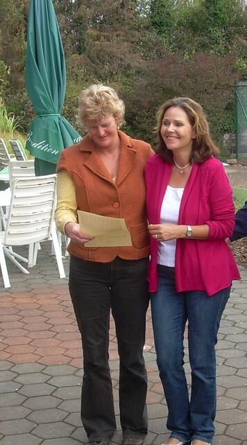Betty Spellerberg/Angelika Schaper auf dem Treppchen der B-Runde