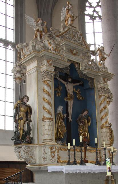 Barocker Hochaltar mit spätgotischer Figurengruppe in der St. Georgs Kirche