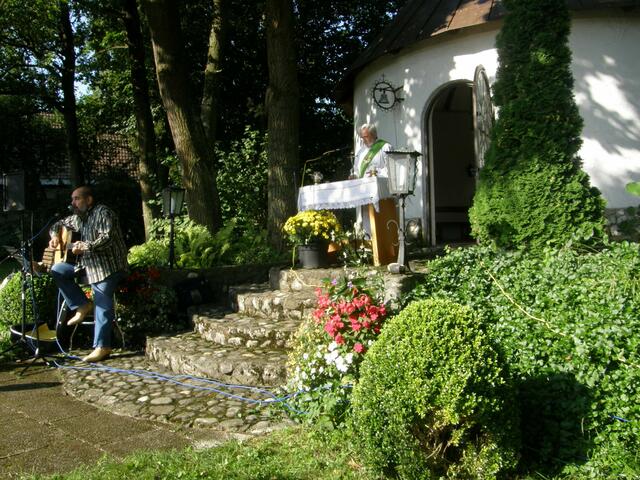 Mandy Strobel (links) und Diakon Peter Trapp