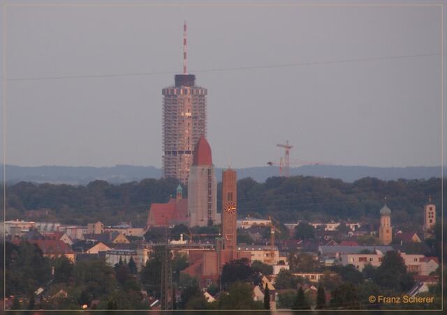 Türmbau - im Hintergrund der Augsburger Hotelturm.