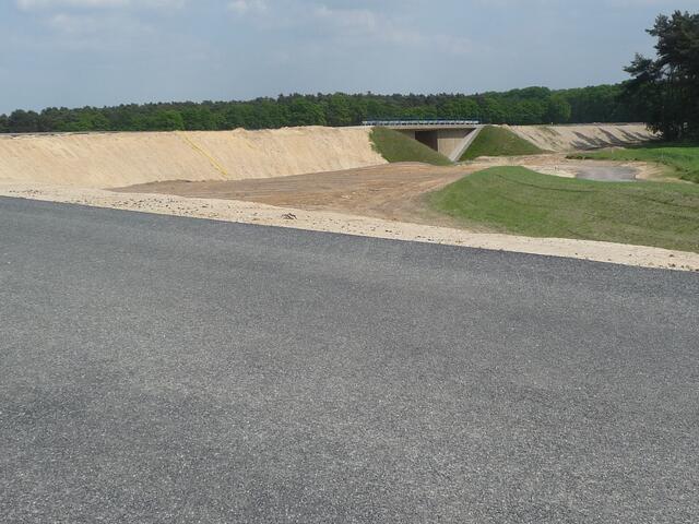 10.05.2009 Diese Brücke ist für landwirtschaftliche Fahrzeuge gemacht worden.