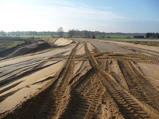 14.12.2008 Hier fährt man (später einmal) in Richtung Hannover auf die A 37. Links (ausserhalb des Bildes) ist die Moormühle.