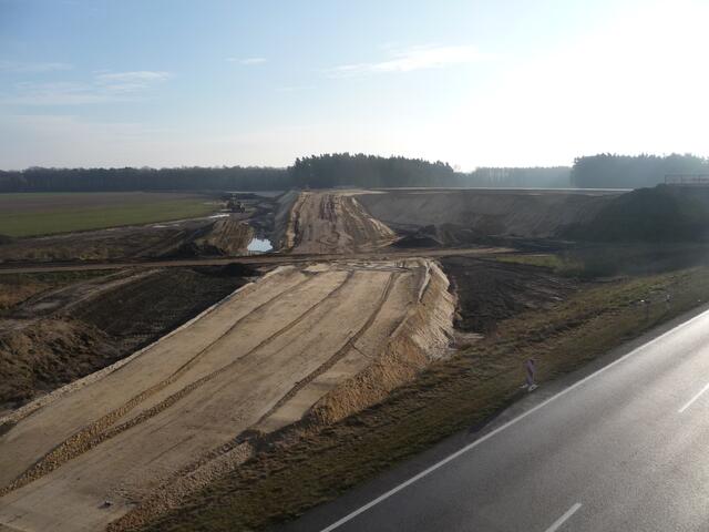 14.12.2008 Hier sind schon eine "Schubkarren voll Sand" bewegt worden.
