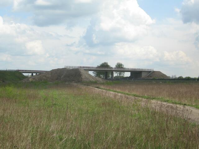 29.04.2008 Von derr Moormühle aus gesehen stehen jetzt zwei Brücken.