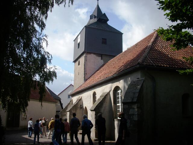 Nach einem Rundgang ging es in die Kirche