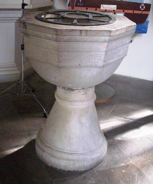 Das Taufbecken von Pastor S. Bock 1598 gestiftet