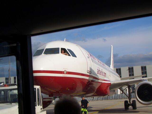 Schau mal wer schaut denn da aus dem Cockpit