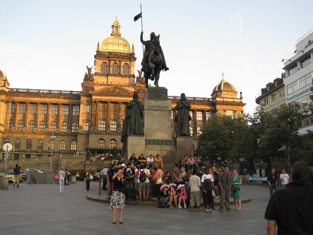 Wenzelplatz mit Reiterdenkmal des hl. Wenzel