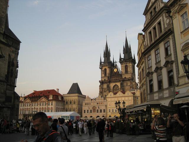 Anblick auf die Kirche St. Maria vor dem Teyn