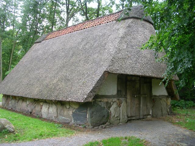 Schafstall auf dicken Steinquadern