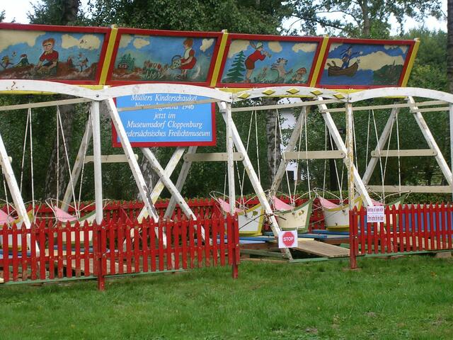 Kinderschiffsschaukel aus dem Jahre 1946
