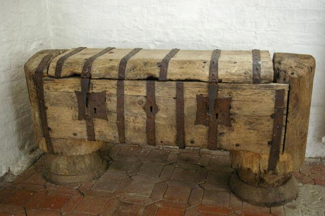 der Landesblock, eine aus dem 13.Jhd geschnittene Truhe aus Eichenholz