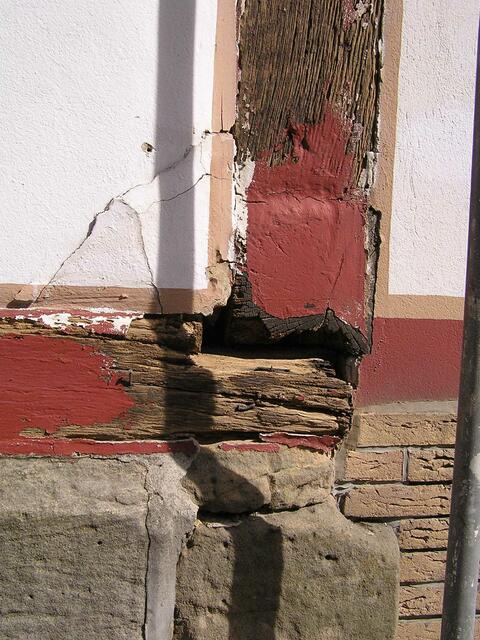 Nachdem ich die Balken gestrahlt hatte, kammen die diversen Schadstellen zum Vorschein