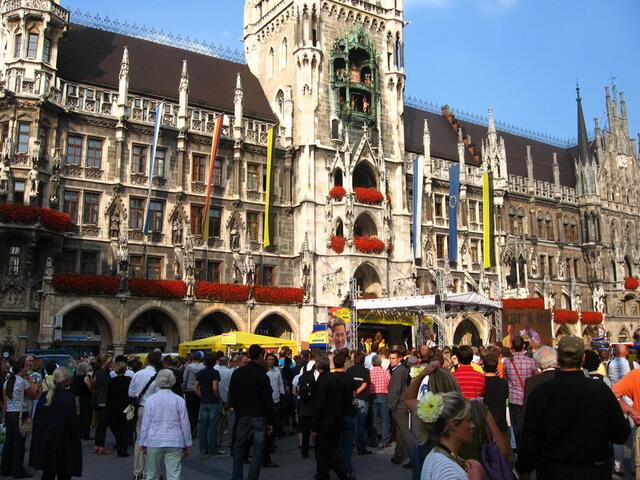 Auf dem Marienplatz freut sich Westerwelle schon auf seinen Job als VizeKanzler