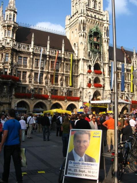 Auf dem Marienplatz freut sich Westerwelle schon auf seinen Job als VizeKanzler