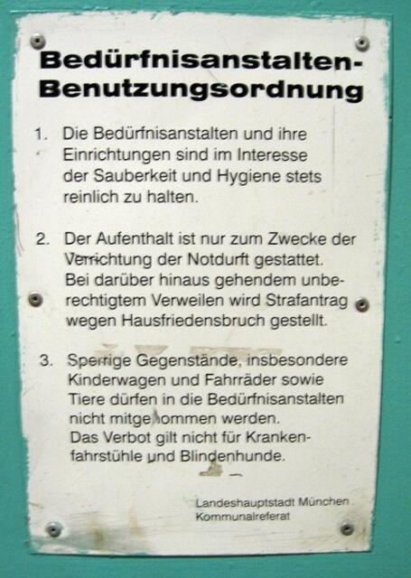 Interessante Toilettenverordnung: Gefunden in einer Münchner U-Bahn auf dem Weg zum Marienplatz