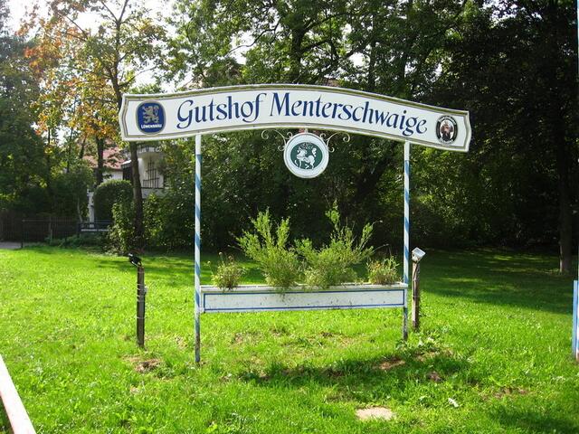 Nach dem Film-Erlebnis geht es auf einen kühlen Trunk in den Biergarten "Gutshof Menterschwaige"