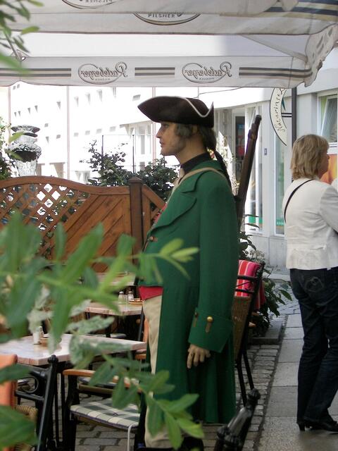 "Karasek" ein historisch verbürgter Räuberhauptmann, dem es in Bautzen ans Leder ging; er in Dresden im Knast verschmachteten musste