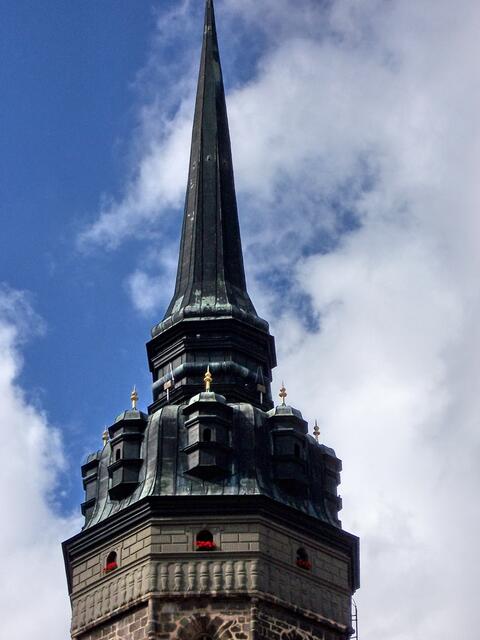 ...erscheint in immer wieder neuem Licht, wenn man sich nur um seinen Turm bewegt