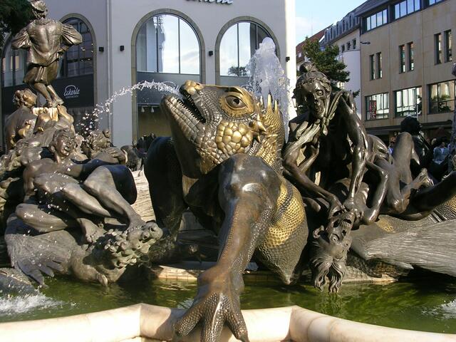 Brunnen "Das Ehekarussel" 1984