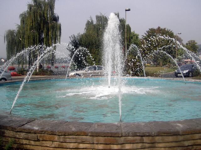 der Brunnen am Rhein