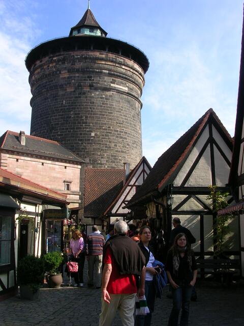 Handwerkerhof, kleine Gassen mit Kunstgewerbe