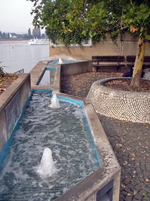 Der St. Martin-Brunnen an der Fähre