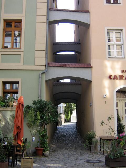 Rechts und links Genuss-Tempel -- oder doch besser durch die Predigergasse geflüchtet?
