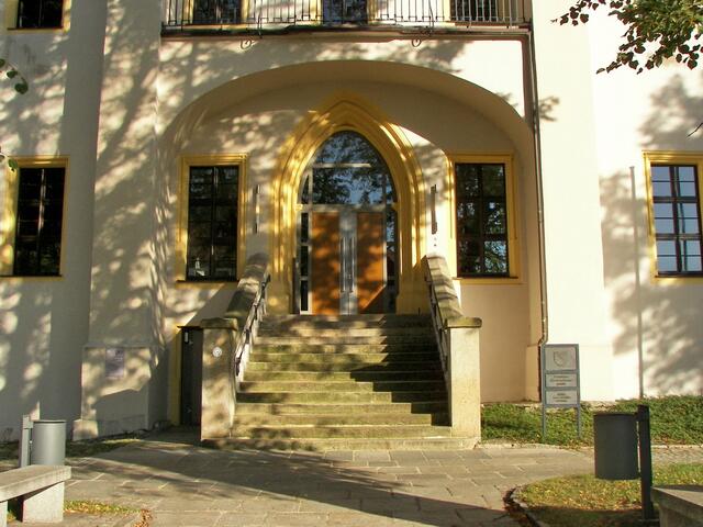 Eingang zum Sächsischen Oberverwaltungsgericht