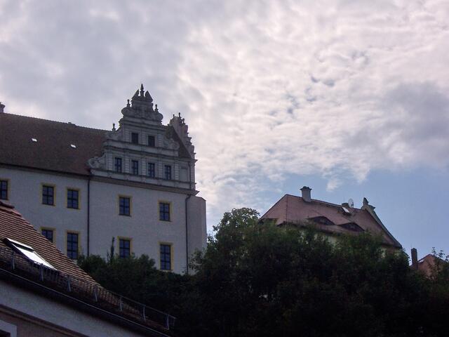 von außen gesehen, sieht die Ortenburg besonders nach Trutz aus