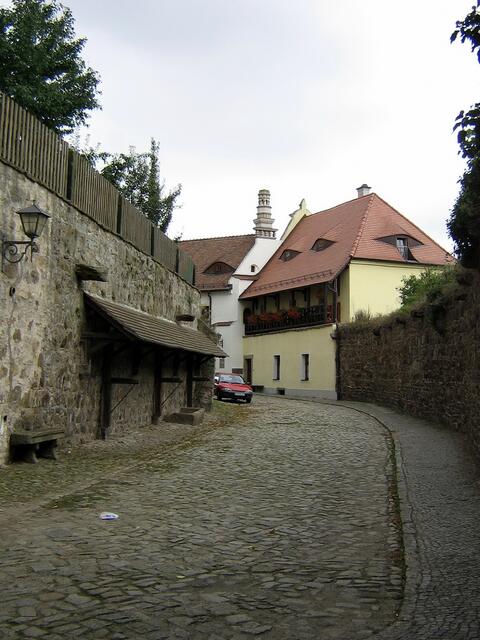 vorbei am Haus des Hofrichters