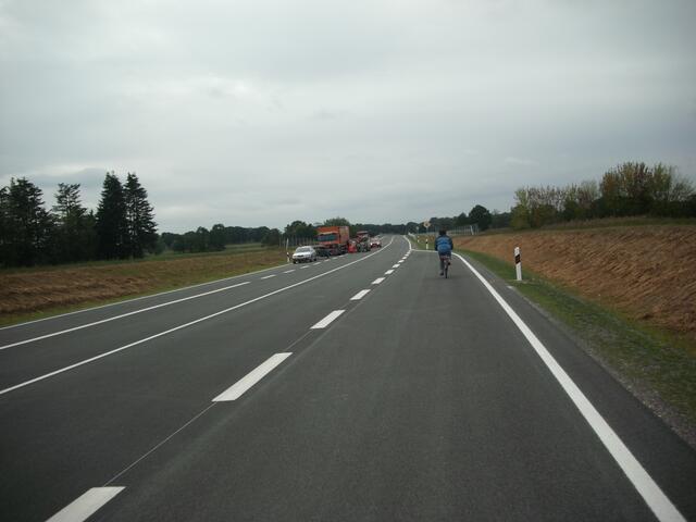 ein Unfall?..nein,die letzten Baufahrzeuge