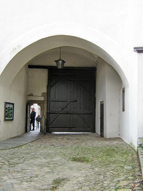nun befinden wir uns in der Burganlage