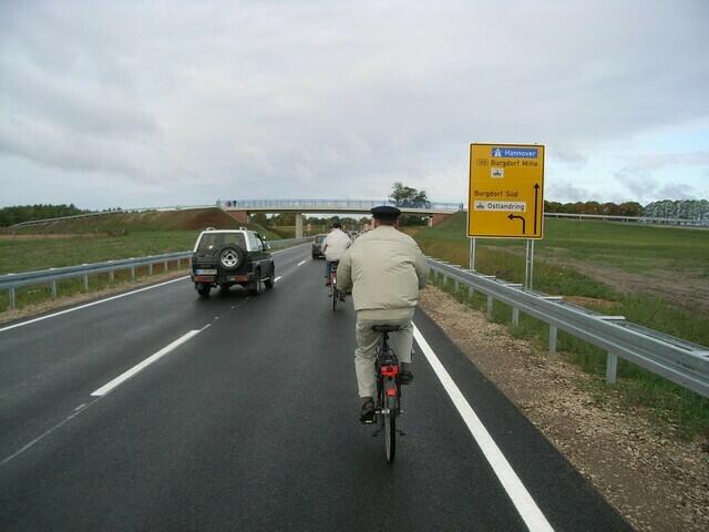 Letzte Gelegenheit, auf der Autostraße zu radeln, denn ...