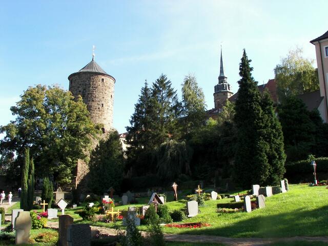 Hinten der Nicolaiturm und der Turm des St.Petri-Domes
