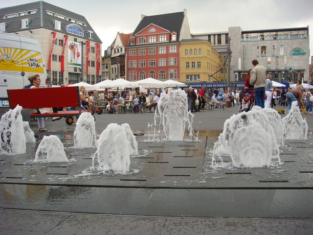 Auf dem autofreien Marktplatz ist immeer was los