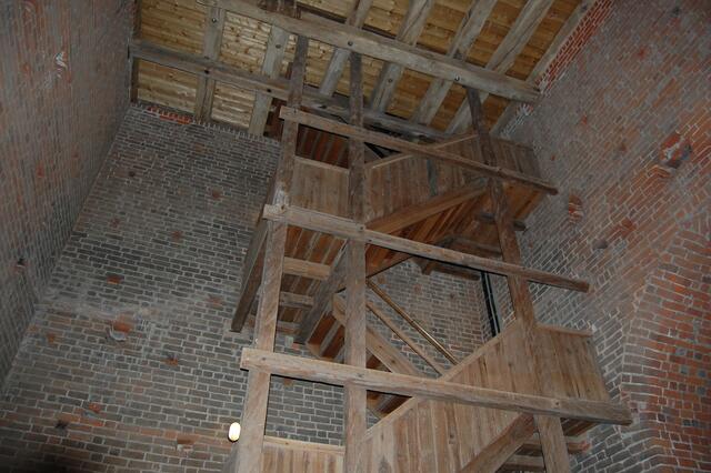 über die Holztreppe geht es weiter nach oben....