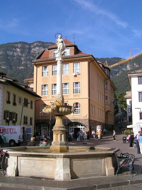 Marktplatz in Kaltern (Caldaro)