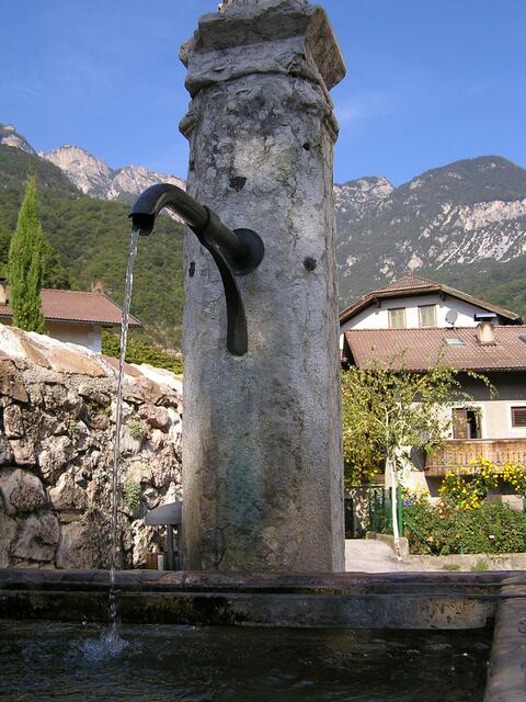 in jedem Ort : der Brunnen
