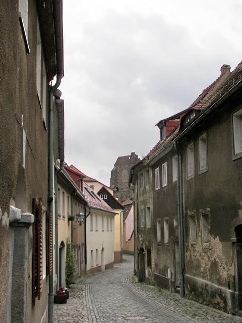 Die Gerberstraße ist an manchen Stellen schon sehr eng -- bitte nicht auf den Zustand der Häuser achten, in 20 jahren kann man nicht alles wieder gut machen, was die Zeiten vorher niedergehen ließen.