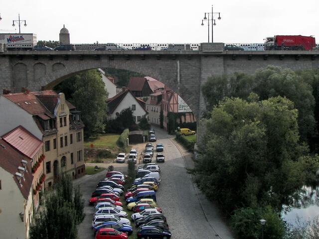 unter der "Friedensbrücke" führt der Weg weiter bis zur "neuen Wasserkunst" - der Turm hinten links