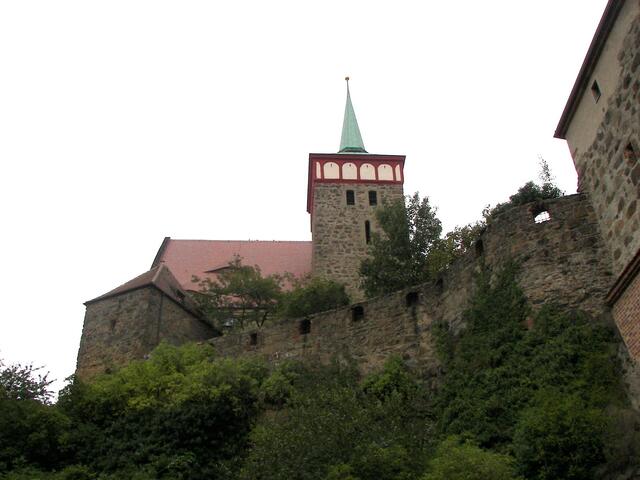 Mühltor und Michaeliskirche - ganz rechts das Pfarrhaus von Michaelis